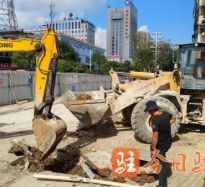 哈啊啊啊吧好爽鸡巴好大网站18高温下的坚守｜道路建设者用汗水铺就畅通路